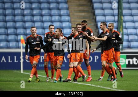 Billy Sharp di Sheffield United celebra il secondo gol del suo fianco del gioco Foto Stock