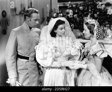 LESLIE HOWARD VIVIEN LEIGH e OLIVIA de HAVILLAND in GONE WITH THE WIND 1939 regista VICTOR FLEMING romanzo Margaret Mitchell musica Max Steiner costumi Walter Plunkett produttore David O. Selznick Selznick International Pictures / Metro Goldwyn Mayer Foto Stock