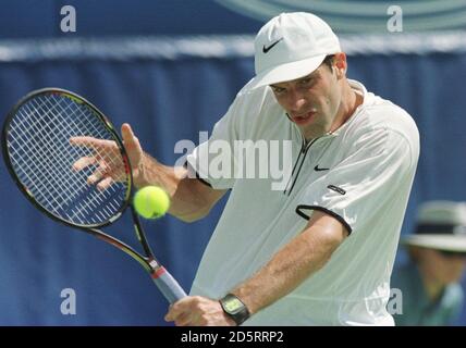 Greg Rusedski dell'Inghilterra contro Paul Goldstein degli Stati Uniti. Rusedski ha perso 4-6, 7-6, 6-7, 2-6. Foto Stock