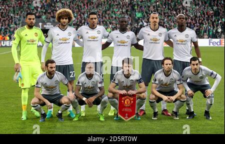 I giocatori del Manchester United posano per una fotografia prima del calcio d'inizio Foto Stock
