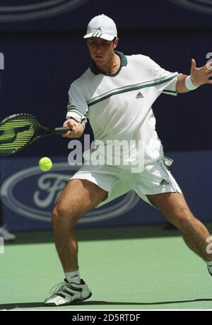 Vincent Spadea degli Stati Uniti contro Andre Agassi degli Stati Uniti. SPADEA ha vinto 6-1, 7-5, 6-7, 6-3. Foto Stock