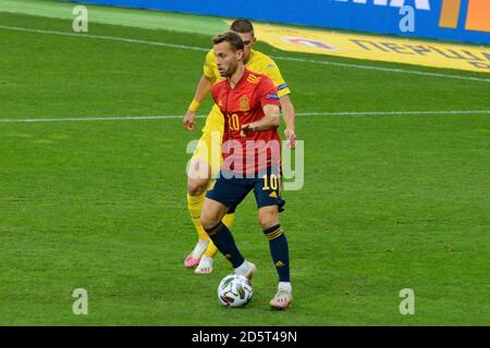 Kiev, Ucraina. 13 ottobre 2020. KIEV, UCRAINA - 13 OTTOBRE 2020: I giocatori sono visti in azione durante la partita della UEFA Nations League tra le squadre nazionali di calcio di Ucraina e Spagna presso la NSC Olimpiyskyi (Foto di Aleksandr Gusev/Pacific Press) Credit: Pacific Press Media Production Corp./Alamy Live News Foto Stock