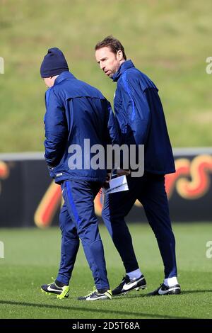 Inghilterra manager Gareth Southgate (a destra) Foto Stock