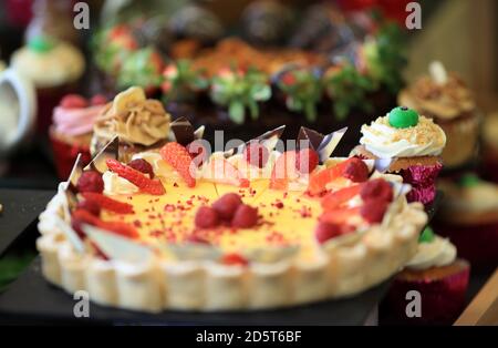 Una vista generale del cibo pronto per essere servito Il ristorante Gold Cup Foto Stock