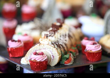 Una vista generale del cibo pronto per essere servito Il ristorante Gold Cup Foto Stock