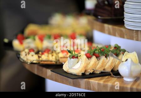 Una vista generale del cibo pronto per essere servito Il ristorante Gold Cup Foto Stock