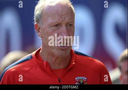 Il coach Steve Ogrizovic della città di Coventry Foto Stock