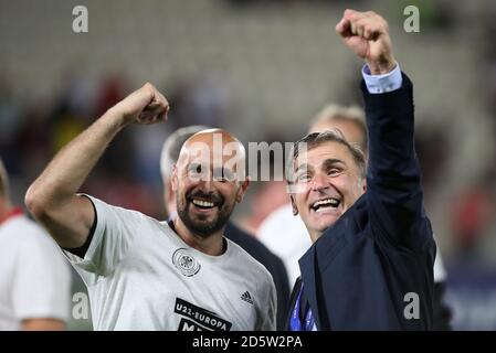 Germania sotto i 21 manager Stefan Kuntz (a destra) festeggia con l'assistente Antonio di salvo Foto Stock