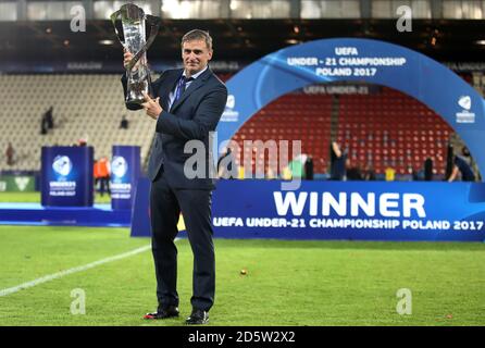 Germania sotto i 21 manager Stefan Kuntz festeggia con la UEFA Trofeo europeo Under-21 Championship Foto Stock