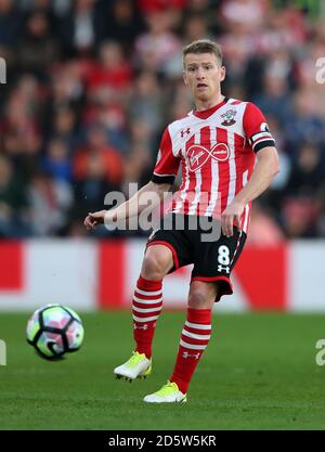 Steven Davis di Southampton durante la partita della Premier League a St Mary's, Southampton. Foto Stock