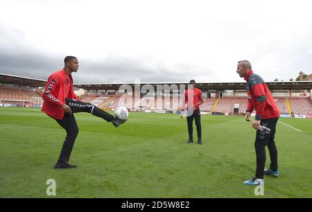 Lee Bowyer, assistente manager di Charlton Athletic (a destra) Foto Stock