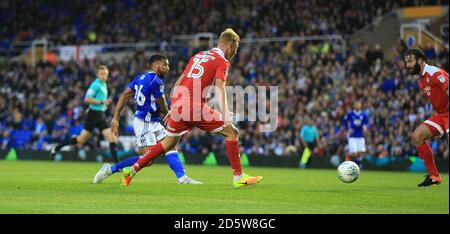 David Davis della città di Birmingham segna il secondo obiettivo del suo fianco Il gioco contro Crawley Town Foto Stock