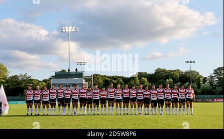 La squadra giapponese è in piedi per l'inno nazionale Foto Stock