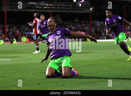 Il Bobby Reid di Bristol City celebra il raggiungimento dell'obiettivo di equalizzazione Foto Stock