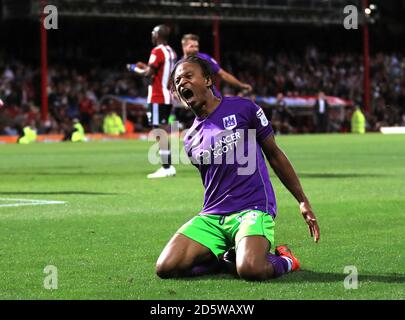 Il Bobby Reid di Bristol City celebra il suo obiettivo di equalizzazione Foto Stock