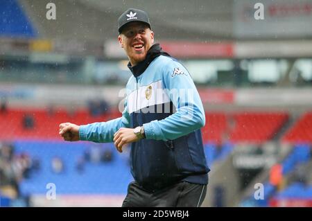 Il Pontus Jansson di Leeds United festeggia di fronte alla folla dopo il gioco Foto Stock