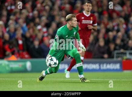 Il portiere di Liverpool Loris Karius in azione Foto Stock