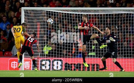 Il solly March di Brighton & Hove Albion (20) segna il suo fianco primo obiettivo del gioco Foto Stock