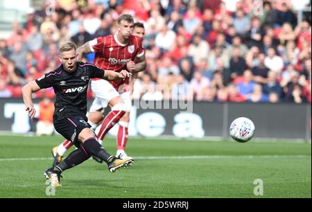 Il Matej Vydra della contea di Derby segna il punto da fare 1-0 contro Bristol City Foto Stock