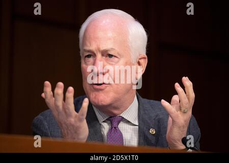 Washington, DC, Stati Uniti. 14 ottobre 2020. Il senatore repubblicano del Texas John Cornyn parla durante l'audizione di conferma del Comitato giudiziario del Senato per il candidato alla Corte Suprema, il giudice Amy Coney Barrett, nel palazzo degli uffici del Senato di Hart a Washington, DC, USA, 14 ottobre 2020. (Foto di Pool/Sipa USA) Credit: Sipa USA/Alamy Live News Foto Stock