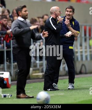 Nigel Clough, responsabile di Burton Albion, fa un punto al 5° ufficiale Foto Stock