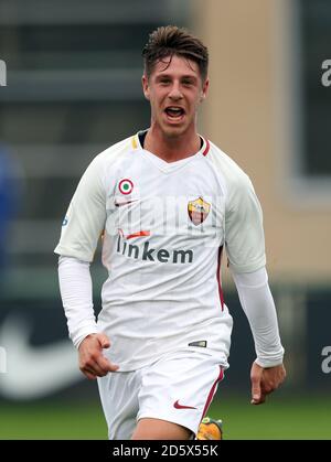 COME Roma Andrea Marcucci festeggia segnando il suo primo gol al fianco del gioco dal punto di penalità Foto Stock