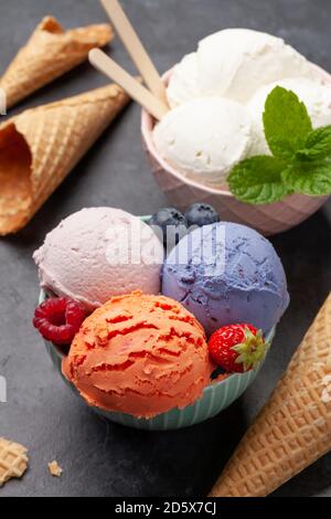 Gelato alla bacca e alla vaniglia Foto Stock