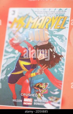 Copertina comica di MS Marvel con un supereroe musulmano Foto Stock