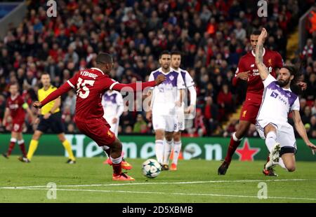 Daniel Sturridge di Liverpool segna il terzo obiettivo del suo lato gioco Foto Stock