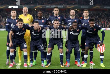 Una Red Star Belgrade gruppo foto: Back Row: Nemanja Radonjic, Milan Borjan, Richmond Boakye, Vujadin Savic, Damien le Tallec e Marko Gobeljic prima fila: Filip Stojkovic, Slavoljub Srnic, Nenad Krsticic, Guelor Kanga e Mitchell Donald Foto Stock