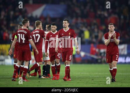 Da sinistra a destra, Jordan Henderson di Liverpool, Alex Oxlade-Chamberlain, Dejan Lovren e James Milner si sono opposti dopo il gioco Foto Stock