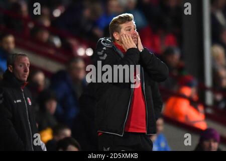 Karl Robinson, direttore di Charlton Athletic, reagisce Foto Stock