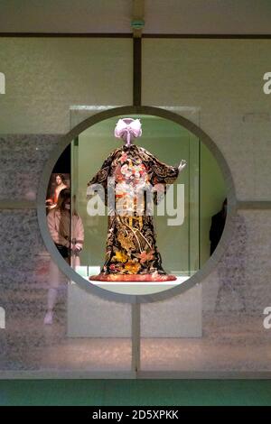 Kimono: Da Kyoto a Catwalk mostra al Victoria & Albert Museum, Londra, Regno Unito Foto Stock