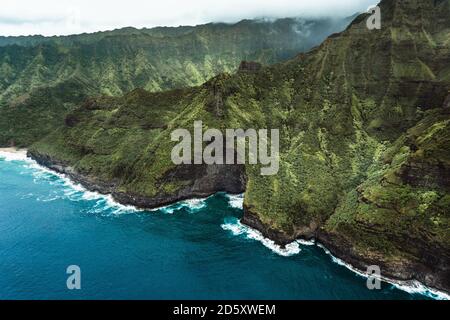 Veduta aerea della costa di Na Pali nel nord di Kauai (Hawaii) Foto Stock