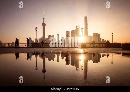 Cina, Shanghai, Skyline al mattino Foto Stock