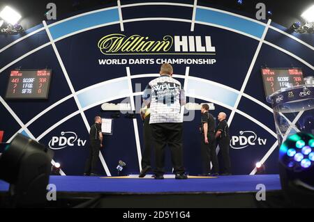 Martin Schindler durante il settimo giorno del William Hill World Darts Championship ad Alexandra Palace, Londra Foto Stock