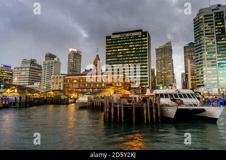 New Zealand, Auckland, edificio HSBC nella luce della sera Foto Stock