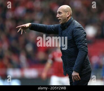 Il manager di lettura Jaap Stam gesture sulla linea di contatto Foto Stock
