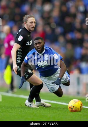 Jeremie Boga di Birmingham e Luke Ayling di Leeds United Foto Stock