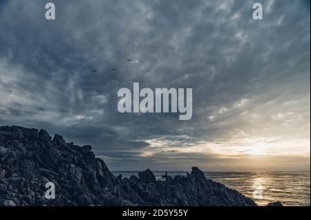 Francia, Bretagna, Pointe du Raz, tramonto sulla costa Foto Stock