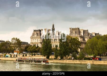 Francia, Parigi, barca turistica sul fiume Senna Foto Stock