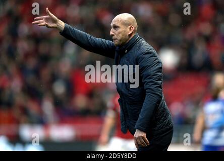 Il manager di lettura Jaap Stam gesture sulla linea di contatto Foto Stock