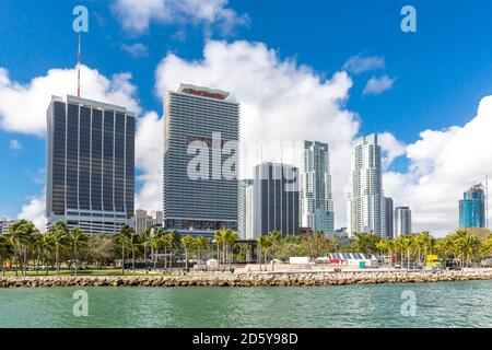 USA, Florida, Miami, Bayfront Park con skyline Foto Stock