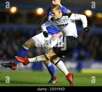 Matej Vydra della contea di Derby segna il secondo obiettivo del suo fianco il gioco Foto Stock