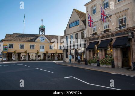 Tetbury, Gloucestershire, Inghilterra, Regno Unito. 2020. La storica Market House di grado 1 in Church Street nel centro di Tetbury, Gloucestershire, Inghilterra, Regno Unito Foto Stock