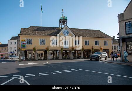 Tetbury, Gloucestershire, Inghilterra, Regno Unito. 2020. La storica Market House di grado 1 in Church Street nel centro di Tetbury, Gloucestershire, Inghilterra, Regno Unito Foto Stock