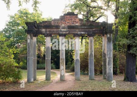 Germania, Dessau-Rosslau, Dessau-Woerlitz Giardino Realm, sette colonne a Georgium Foto Stock