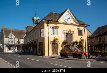 Tetbury, Gloucestershire, Inghilterra, Regno Unito. 2020. La storica Market House di grado 1 in Church Street nel centro di Tetbury, Gloucestershire, Inghilterra, Regno Unito Foto Stock