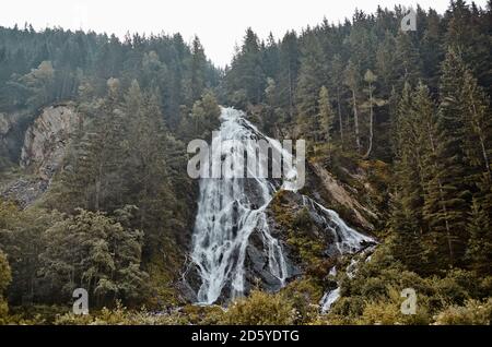 Austria, Tirolo orientale, Parco Nazionale degli Hohe Tauern, Kals am Grossglockner, cascata Foto Stock