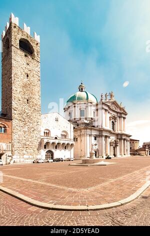 Italia, Brescia, vista su Broletto e la Cattedrale Nuova Foto Stock